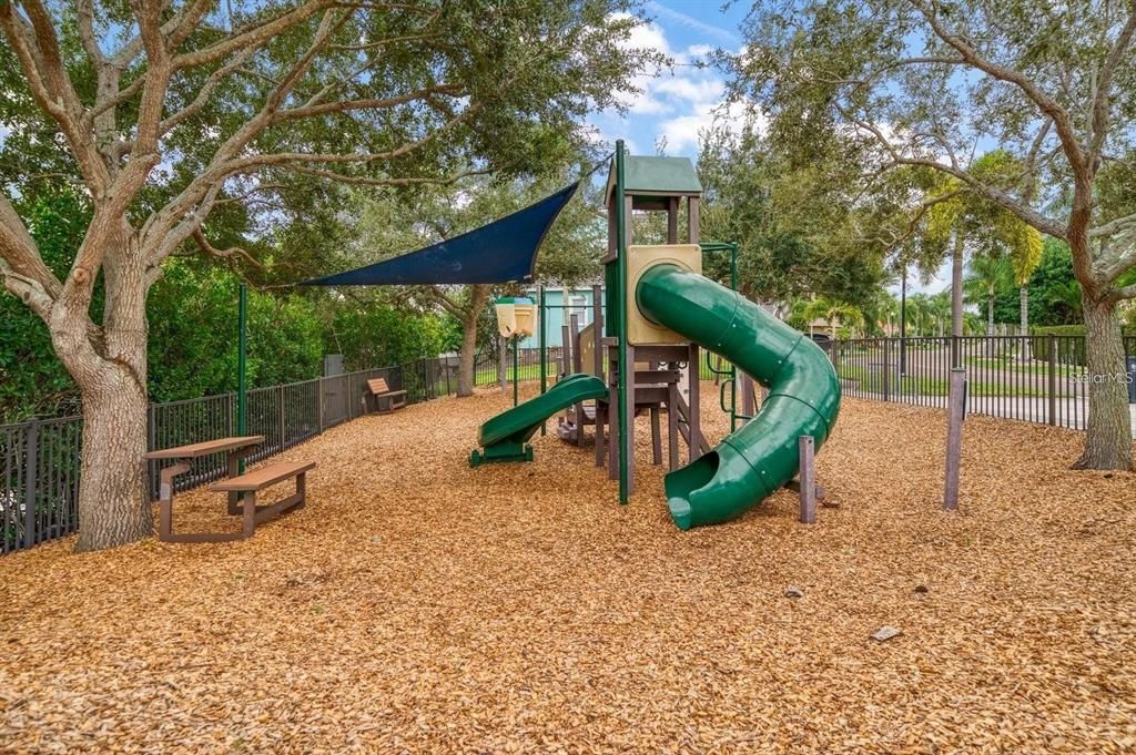 En Venta: $749,000 (0.24 acres)