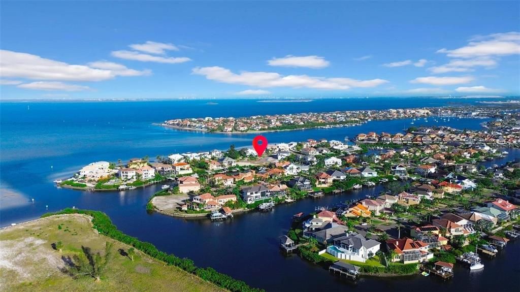 En Venta: $749,000 (0.24 acres)