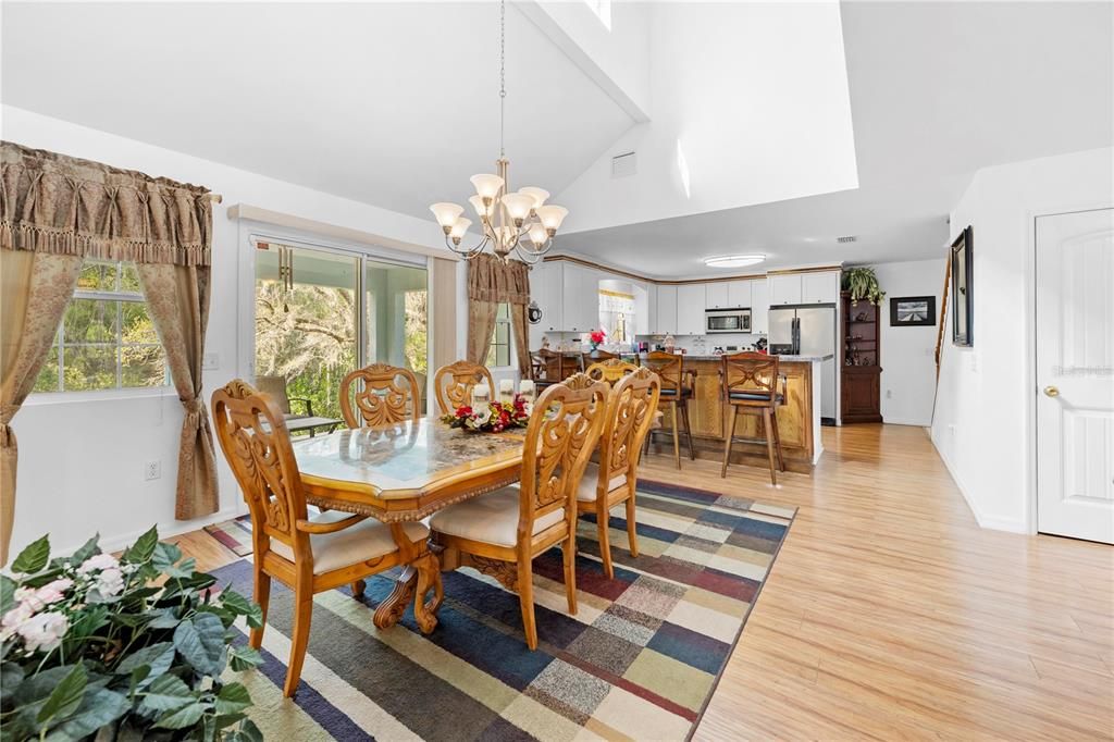 En Venta: $729,000 (4 camas, 4 baños, 3325 Pies cuadrados)