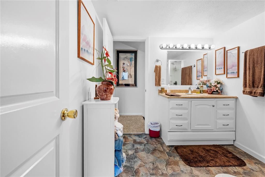 En Venta: $729,000 (4 camas, 4 baños, 3325 Pies cuadrados)