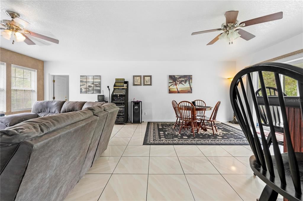 En Venta: $729,000 (4 camas, 4 baños, 3325 Pies cuadrados)