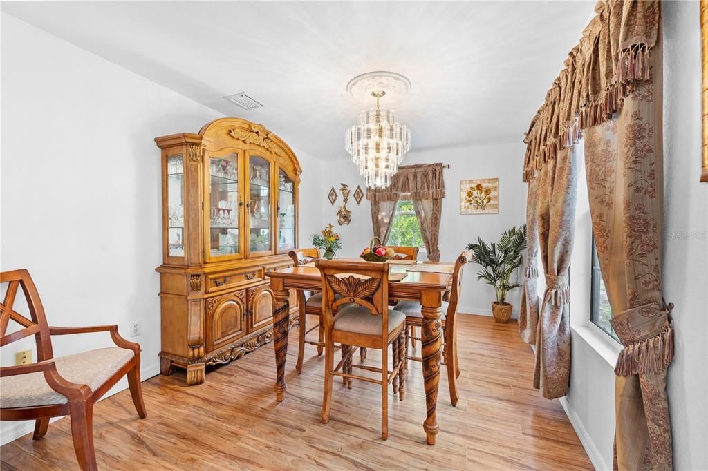 En Venta: $729,000 (4 camas, 4 baños, 3325 Pies cuadrados)