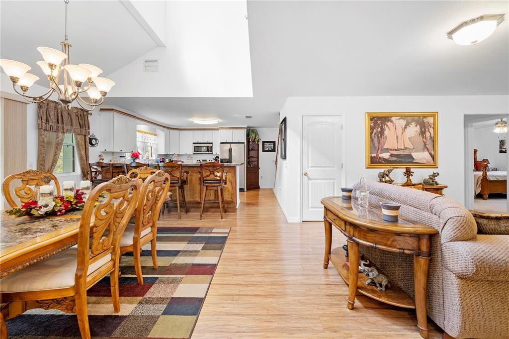 En Venta: $729,000 (4 camas, 4 baños, 3325 Pies cuadrados)