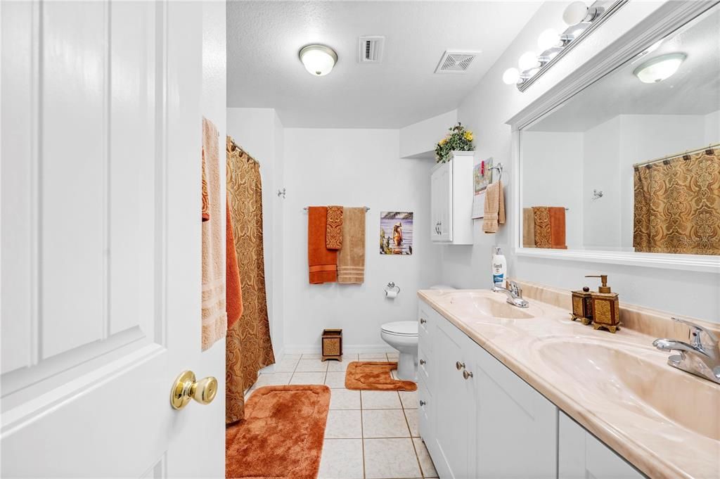 En Venta: $729,000 (4 camas, 4 baños, 3325 Pies cuadrados)