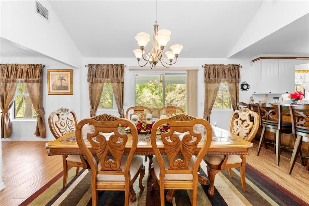 En Venta: $729,000 (4 camas, 4 baños, 3325 Pies cuadrados)