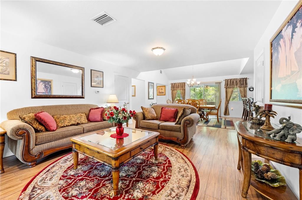 En Venta: $729,000 (4 camas, 4 baños, 3325 Pies cuadrados)