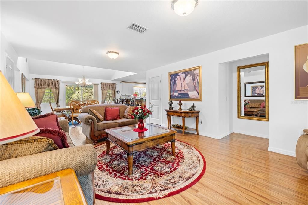 En Venta: $729,000 (4 camas, 4 baños, 3325 Pies cuadrados)