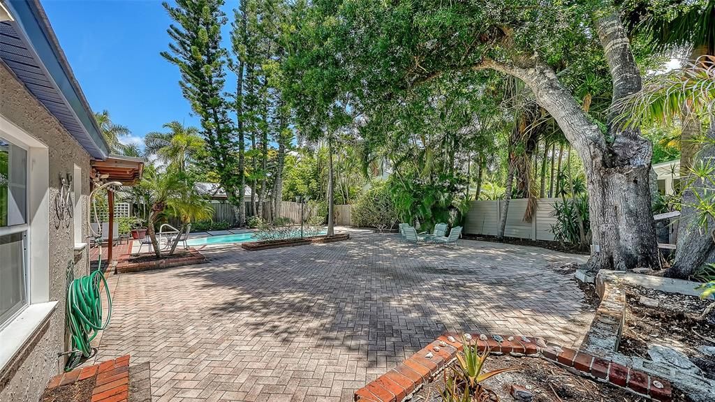 For Rent: $6,900 (4 beds, 4 baths, 2200 Square Feet)