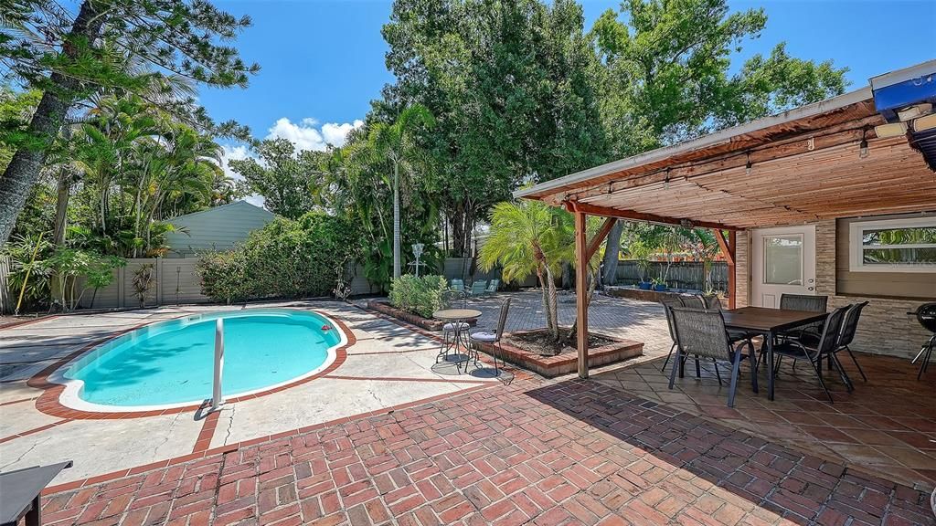 For Rent: $6,900 (4 beds, 4 baths, 2200 Square Feet)