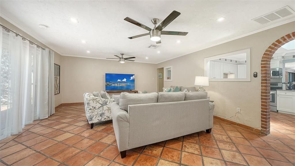 For Rent: $6,900 (4 beds, 4 baths, 2200 Square Feet)