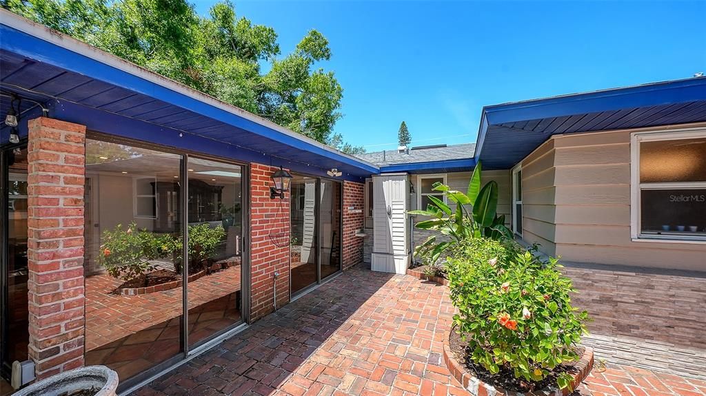 For Rent: $6,900 (4 beds, 4 baths, 2200 Square Feet)