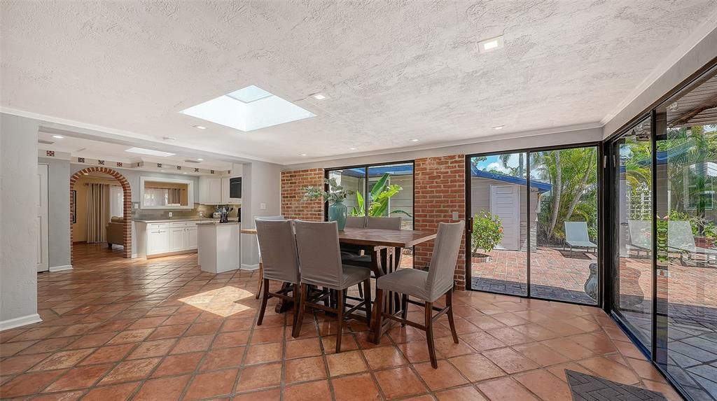For Rent: $6,900 (4 beds, 4 baths, 2200 Square Feet)