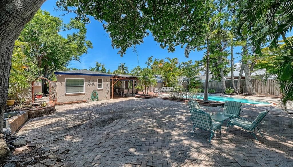 For Rent: $6,900 (4 beds, 4 baths, 2200 Square Feet)