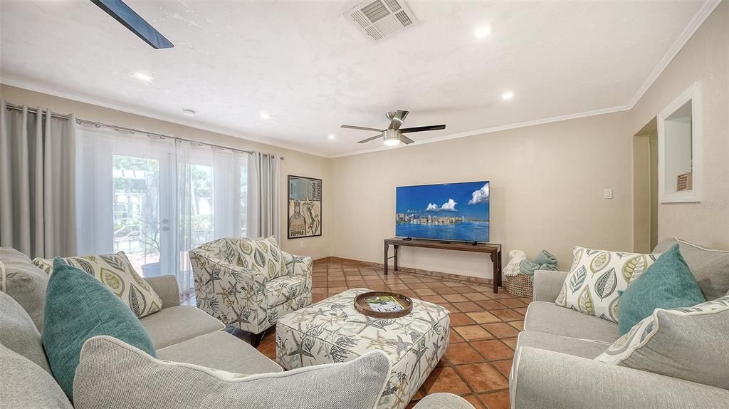 For Rent: $6,900 (4 beds, 4 baths, 2200 Square Feet)