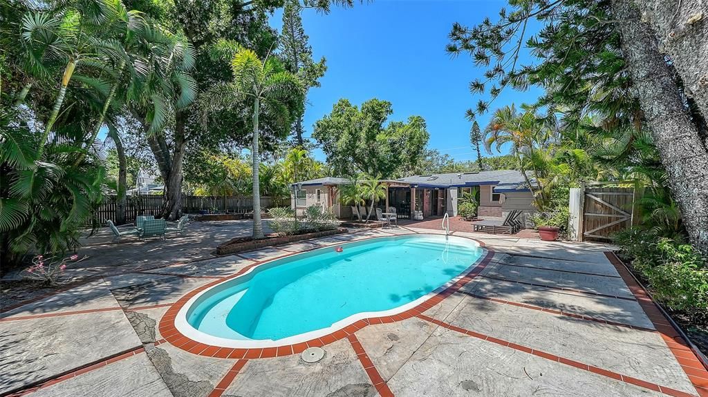 For Rent: $6,900 (4 beds, 4 baths, 2200 Square Feet)