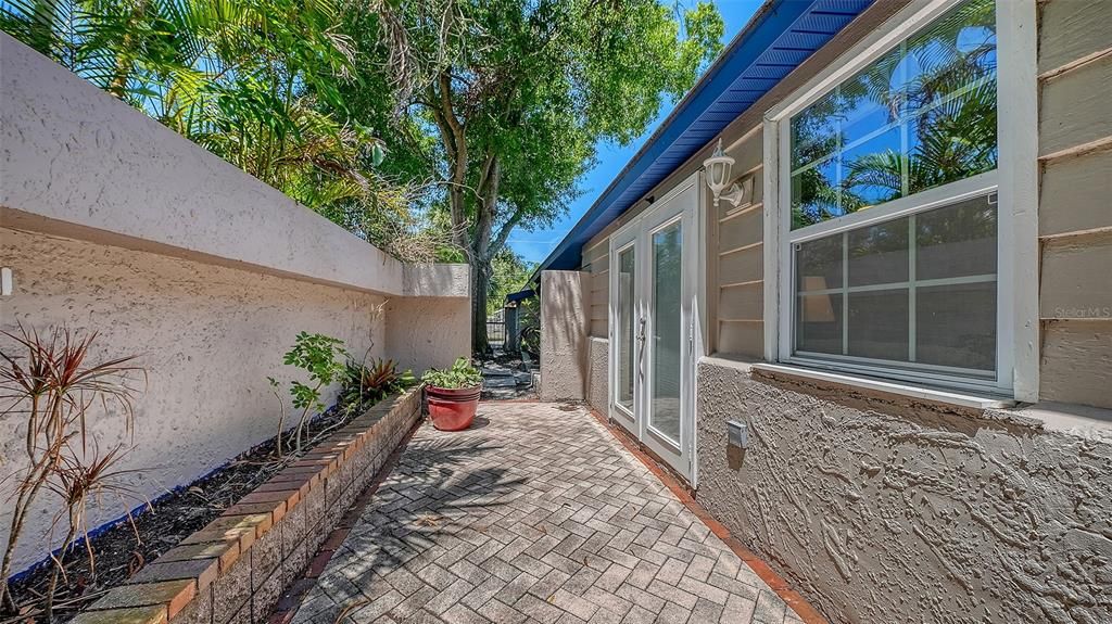 For Rent: $6,900 (4 beds, 4 baths, 2200 Square Feet)