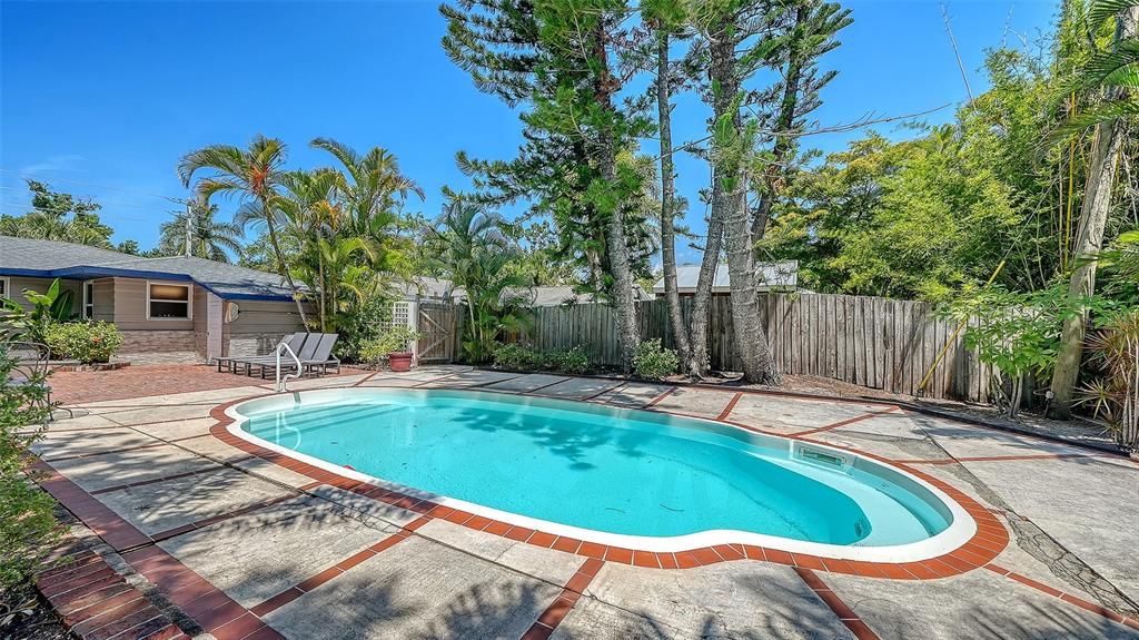 For Rent: $6,900 (4 beds, 4 baths, 2200 Square Feet)