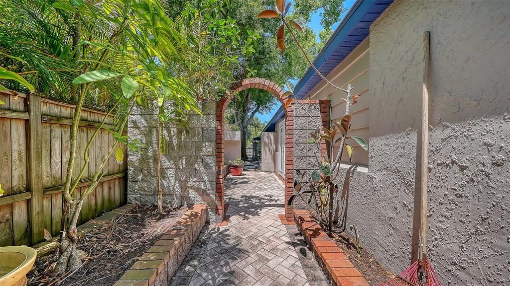 For Rent: $6,900 (4 beds, 4 baths, 2200 Square Feet)