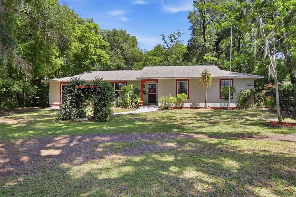 Activo con contrato: $425,000 (4 camas, 2 baños, 1840 Pies cuadrados)