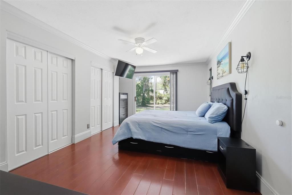 Activo con contrato: $425,000 (4 camas, 2 baños, 1840 Pies cuadrados)