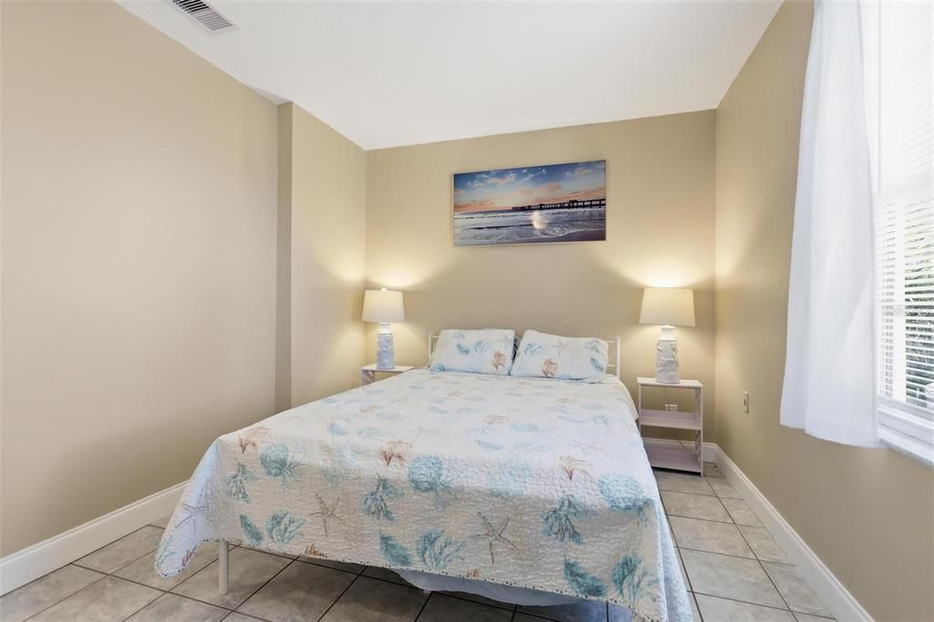 Activo con contrato: $425,000 (4 camas, 2 baños, 1840 Pies cuadrados)