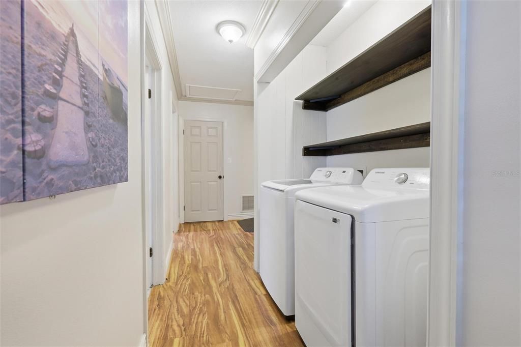 Activo con contrato: $425,000 (4 camas, 2 baños, 1840 Pies cuadrados)