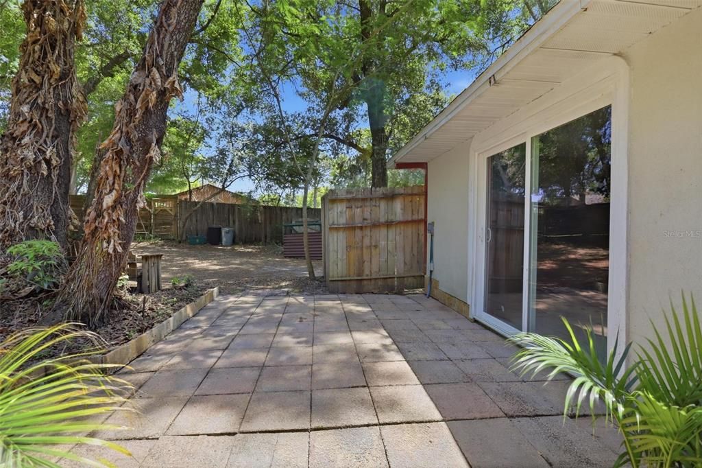 Activo con contrato: $425,000 (4 camas, 2 baños, 1840 Pies cuadrados)