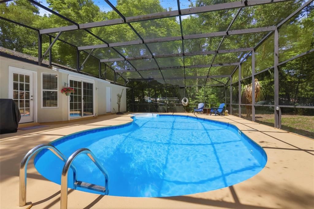 Activo con contrato: $425,000 (4 camas, 2 baños, 1840 Pies cuadrados)
