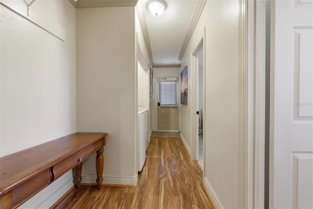 Activo con contrato: $425,000 (4 camas, 2 baños, 1840 Pies cuadrados)