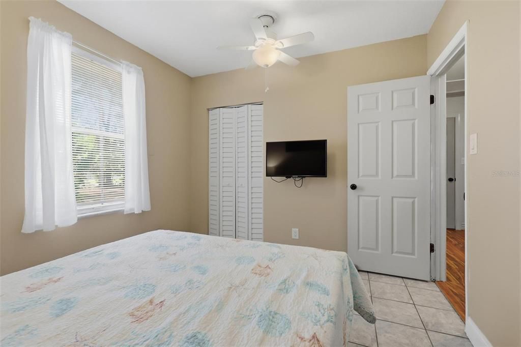 Activo con contrato: $425,000 (4 camas, 2 baños, 1840 Pies cuadrados)