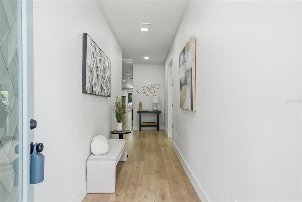 Activo con contrato: $575,000 (4 camas, 3 baños, 3104 Pies cuadrados)