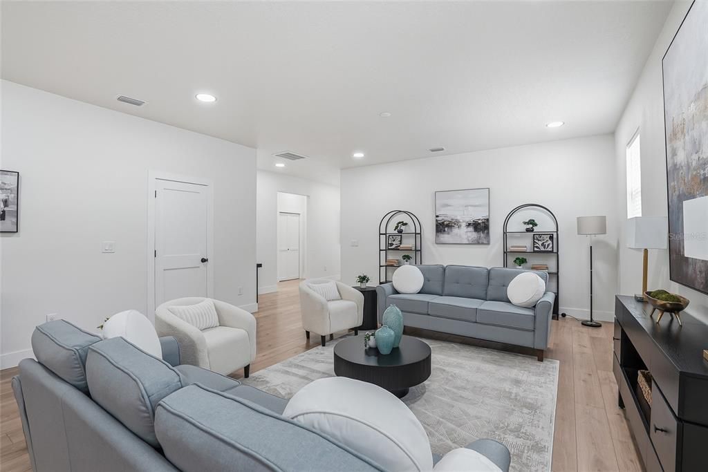 Activo con contrato: $575,000 (4 camas, 3 baños, 3104 Pies cuadrados)