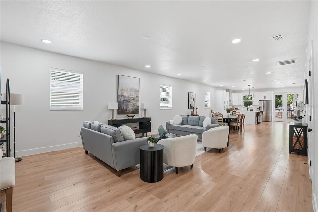 Activo con contrato: $575,000 (4 camas, 3 baños, 3104 Pies cuadrados)
