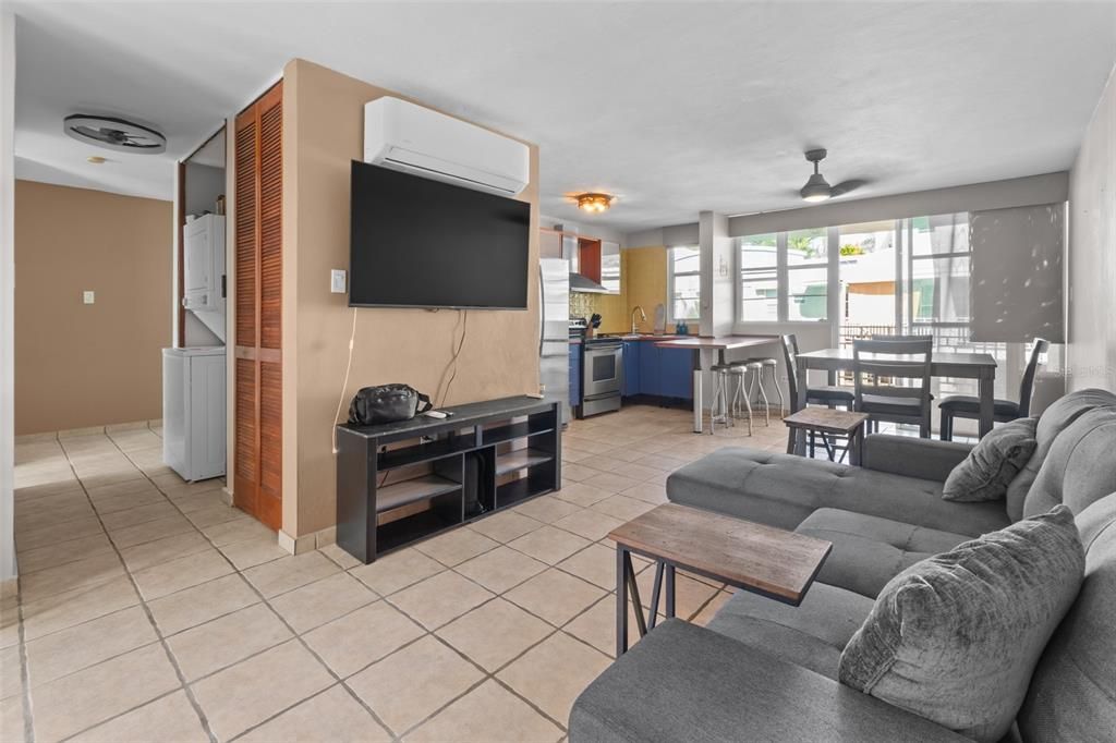 For Sale: $265,000 (3 beds, 2 baths, 1250 Square Feet)