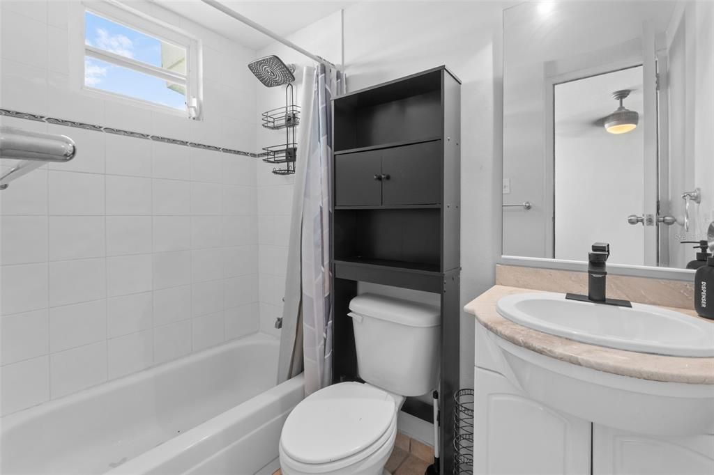 For Sale: $265,000 (3 beds, 2 baths, 1250 Square Feet)