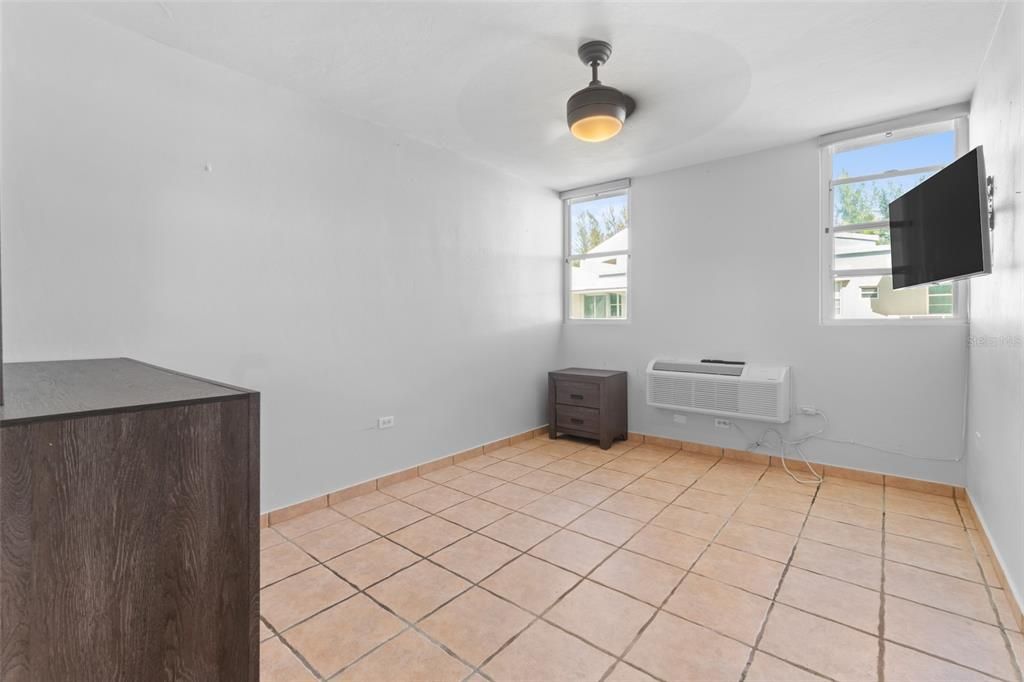 For Sale: $265,000 (3 beds, 2 baths, 1250 Square Feet)