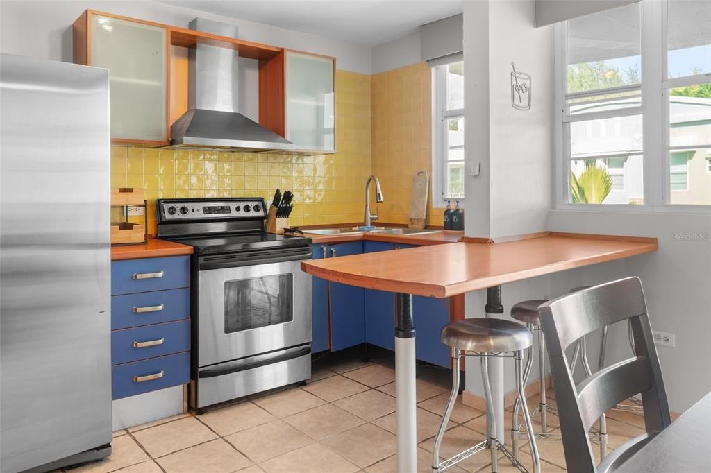 For Sale: $265,000 (3 beds, 2 baths, 1250 Square Feet)