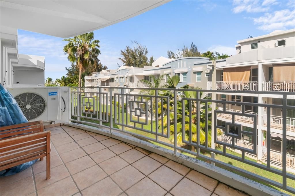 For Sale: $265,000 (3 beds, 2 baths, 1250 Square Feet)