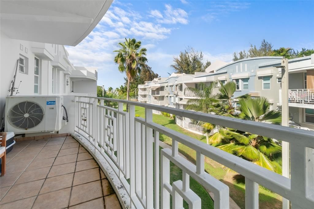 For Sale: $265,000 (3 beds, 2 baths, 1250 Square Feet)