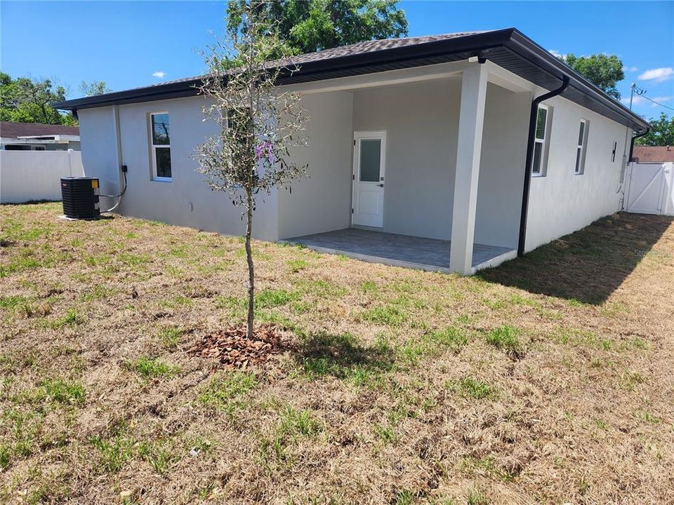 Active With Contract: $415,500 (3 beds, 2 baths, 1497 Square Feet)