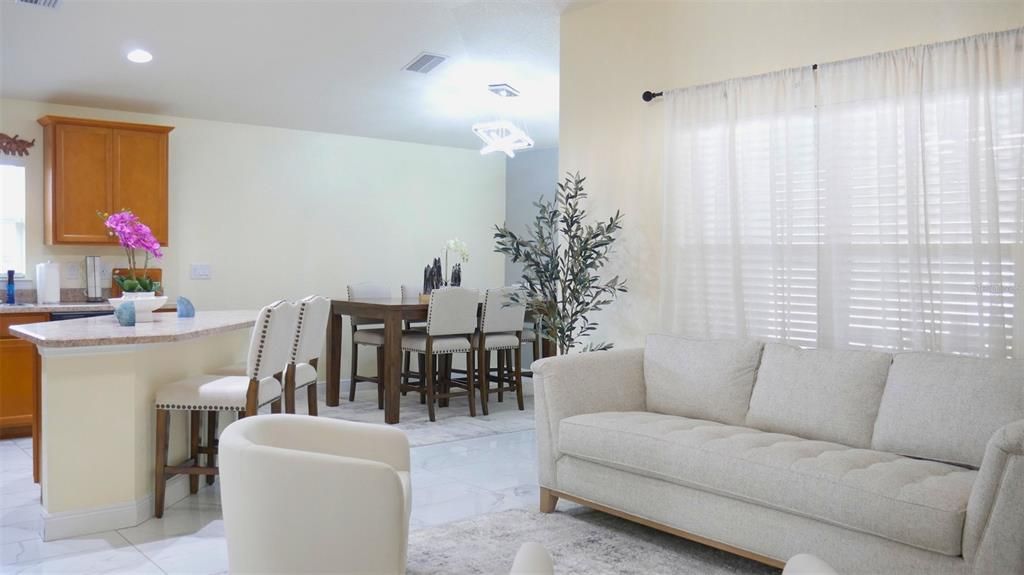 Activo con contrato: $319,000 (3 camas, 2 baños, 1511 Pies cuadrados)