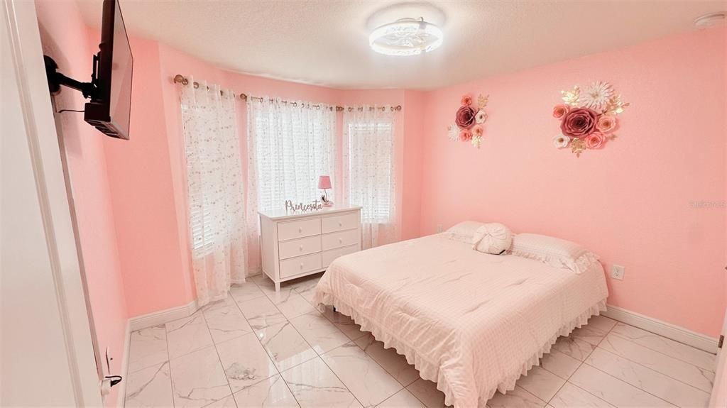 Activo con contrato: $319,000 (3 camas, 2 baños, 1511 Pies cuadrados)