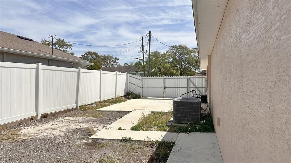 Activo con contrato: $319,000 (3 camas, 2 baños, 1511 Pies cuadrados)