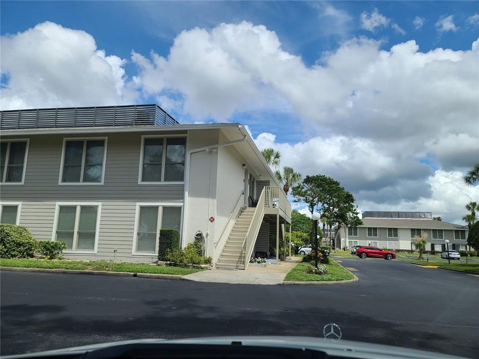For Rent: $1,250 (1 beds, 1 baths, 695 Square Feet)