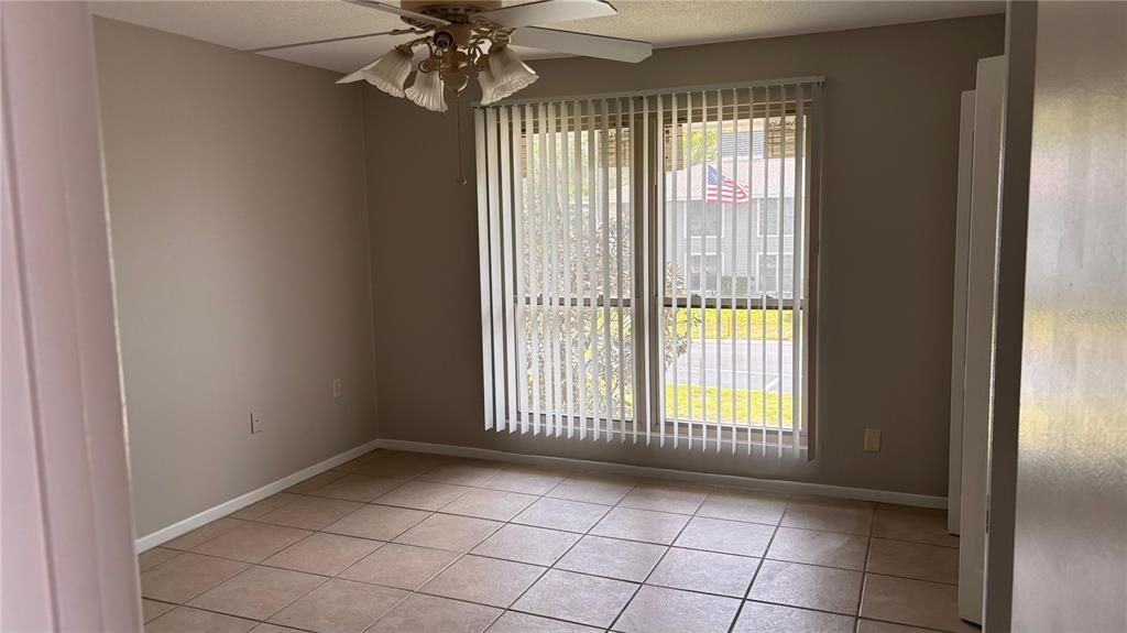 For Rent: $1,250 (1 beds, 1 baths, 695 Square Feet)