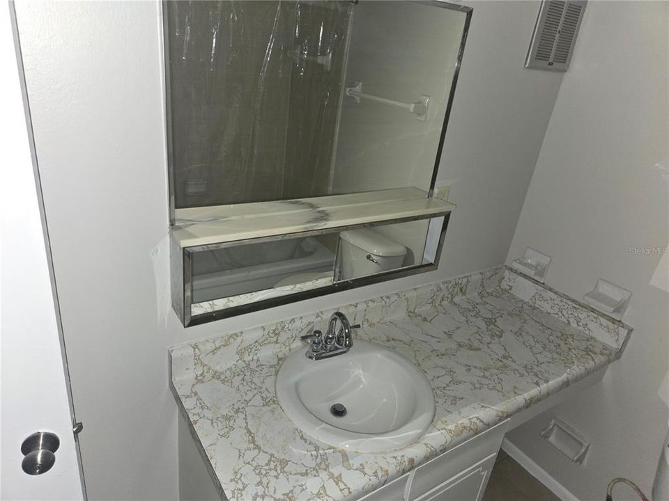 For Rent: $1,250 (1 beds, 1 baths, 695 Square Feet)