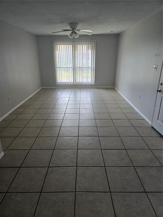 For Rent: $1,250 (1 beds, 1 baths, 695 Square Feet)