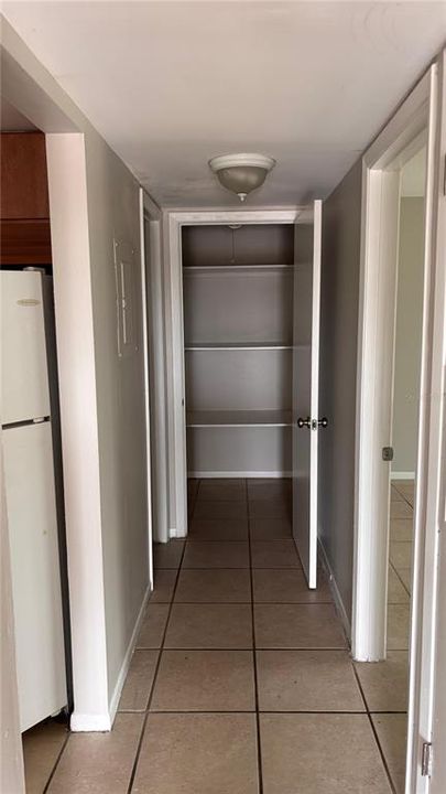 For Rent: $1,250 (1 beds, 1 baths, 695 Square Feet)