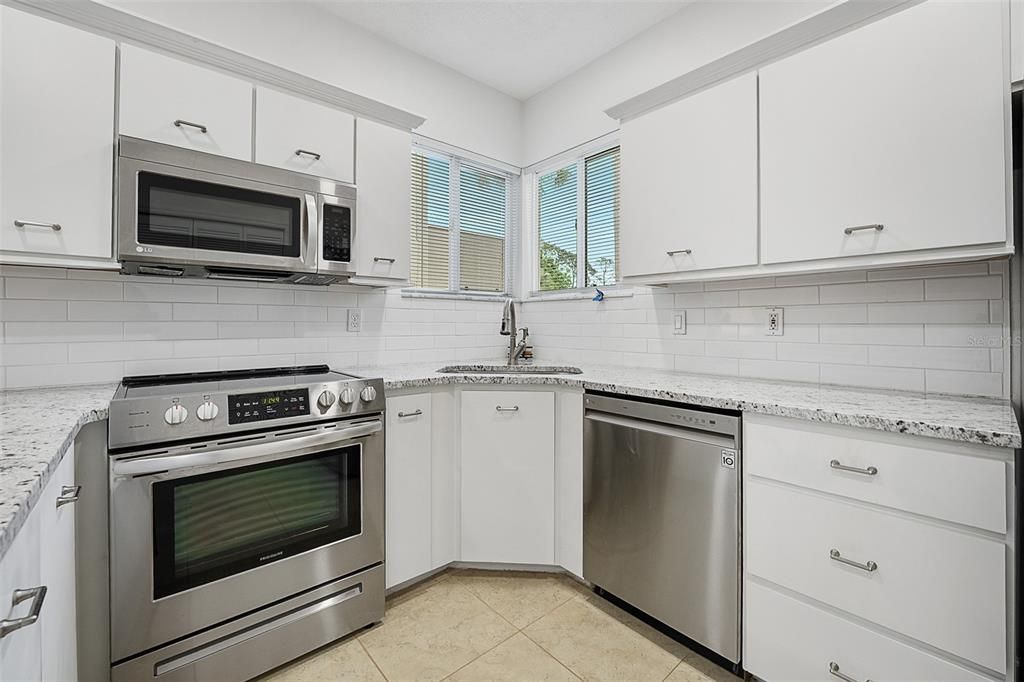 Active With Contract: $274,000 (2 beds, 2 baths, 1300 Square Feet)
