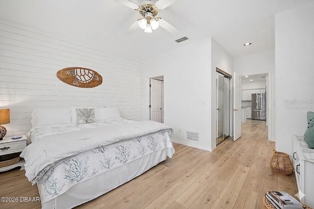 Active With Contract: $274,000 (2 beds, 2 baths, 1300 Square Feet)